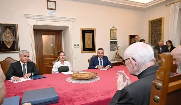 Mehriban Əliyeva Ceyms Harvi ilə görüşdü